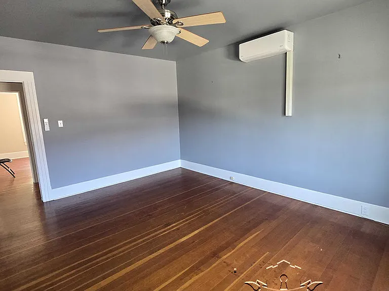 210 N Auburn St — Photo 32