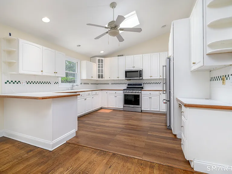 18 Elm Tree Pl #1 — Photo 6