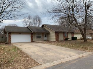 3220 W Village Ln, Springfield, MO 65807