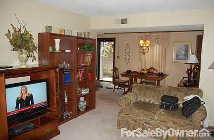 Living room to front enterance