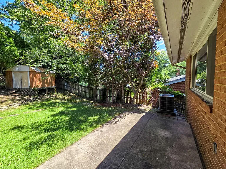 305 Hillsboro Dr — Photo 35