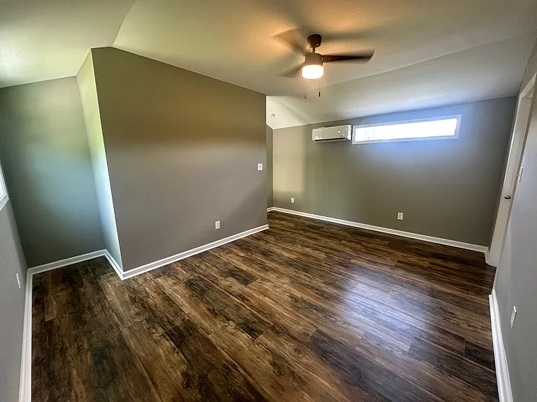 227 Long St — Photo 11