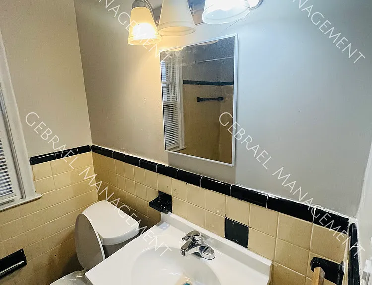 11018 Hayes St — Photo 6