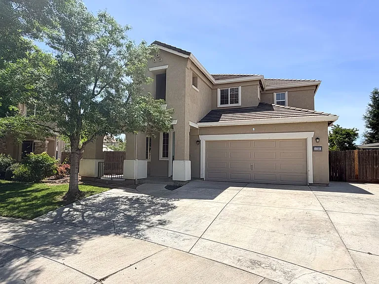 1235 Bluegrass Ct — Photo 2