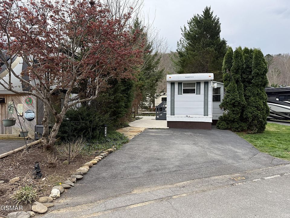 1st image of 4229 E Pkwy #210-lot 210