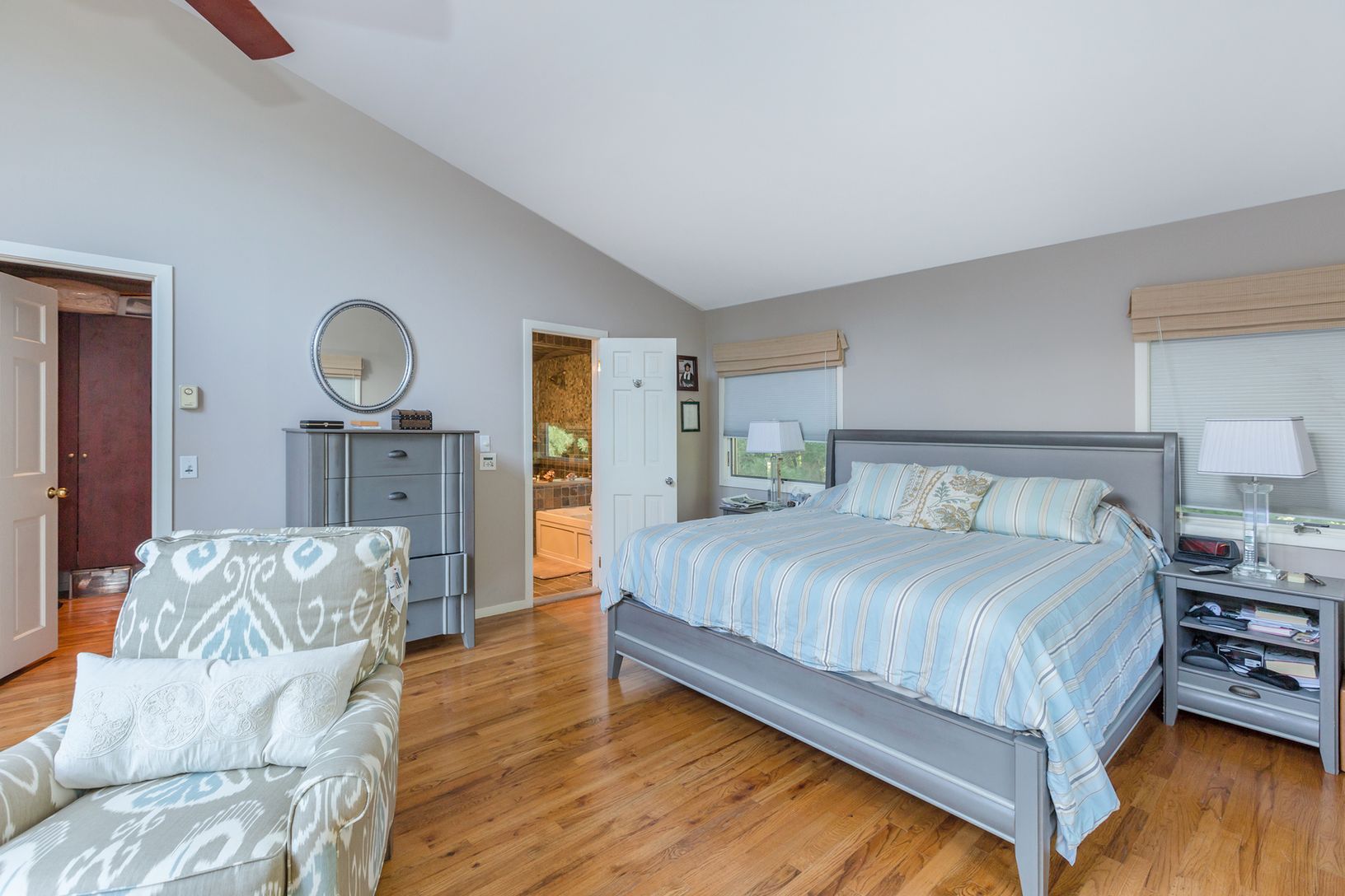  MASTER BEDROOM ENSUITE