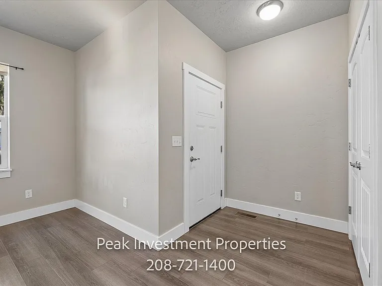 315 E Denver St — Photo 3