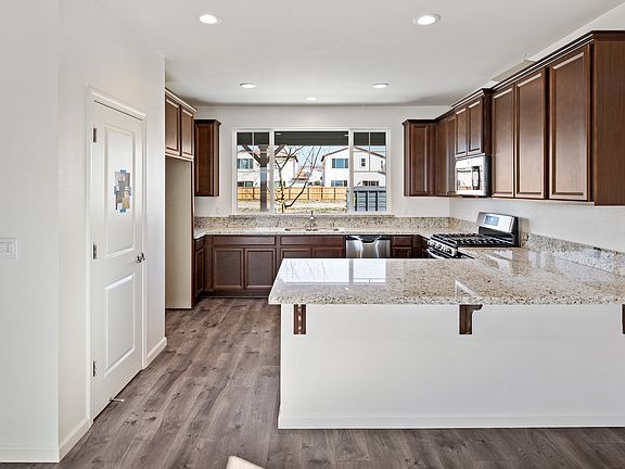 Kitchen with breakfast bar