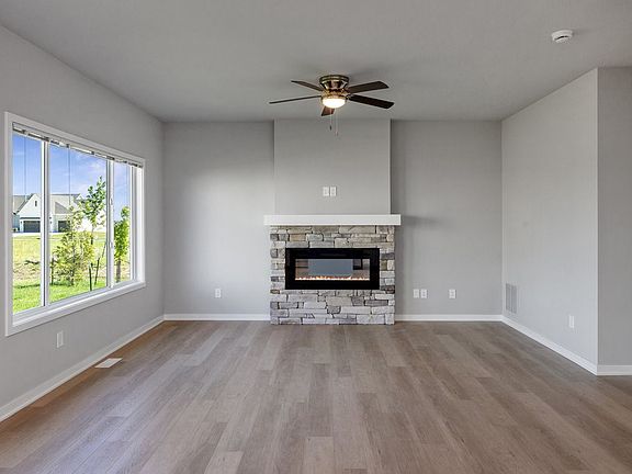 3rd image of 16509 Oakwood Dr