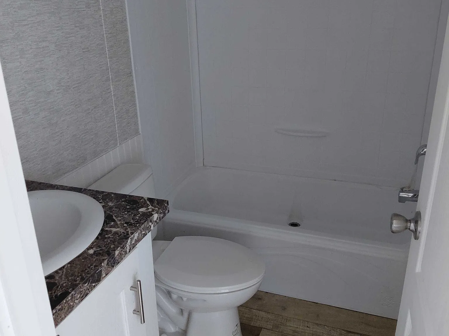 3 bed, $1,149 — Photo 2