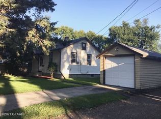 516 15th Ave S, Grand Forks, ND 58201