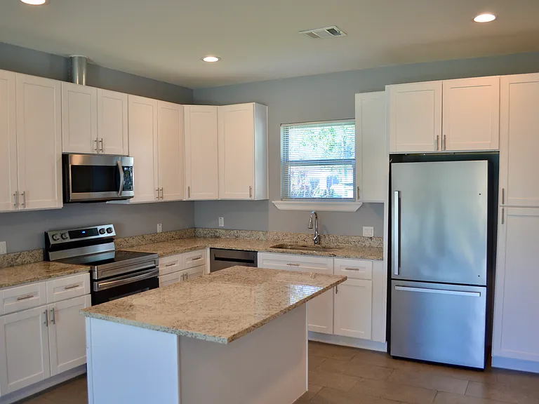 kitchen, all appliances included