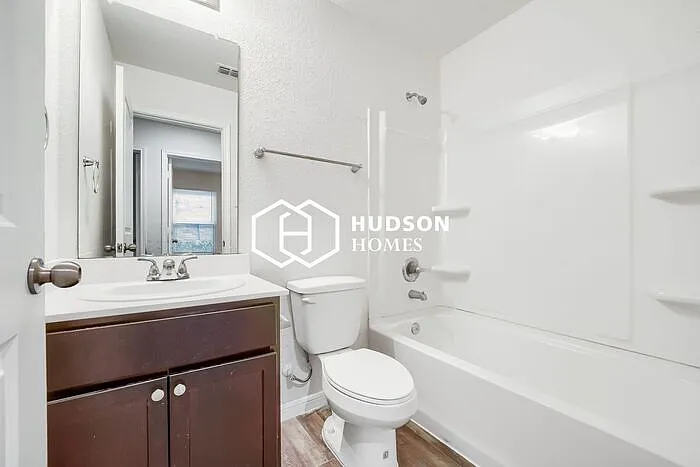 705 Henderson St #A — Photo 11