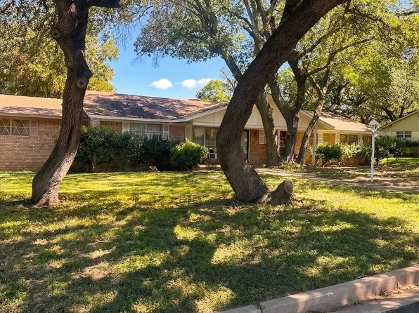 409 White Hall Rd, Woodway, TX 76712