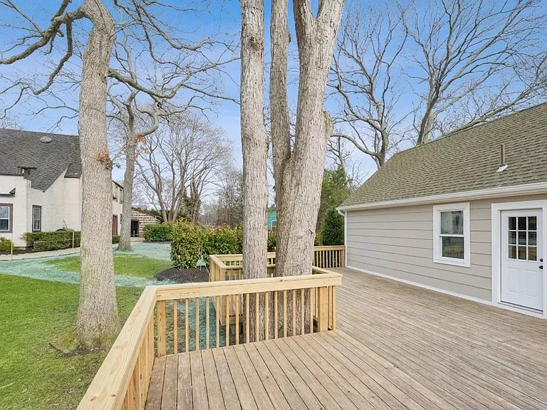 22 Lake Side Dr — Photo 5