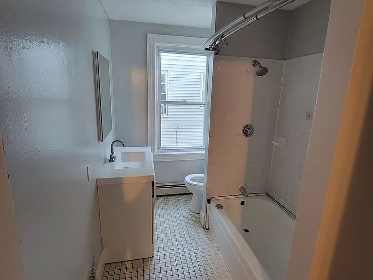 28 Osborn St #2 — Photo 6