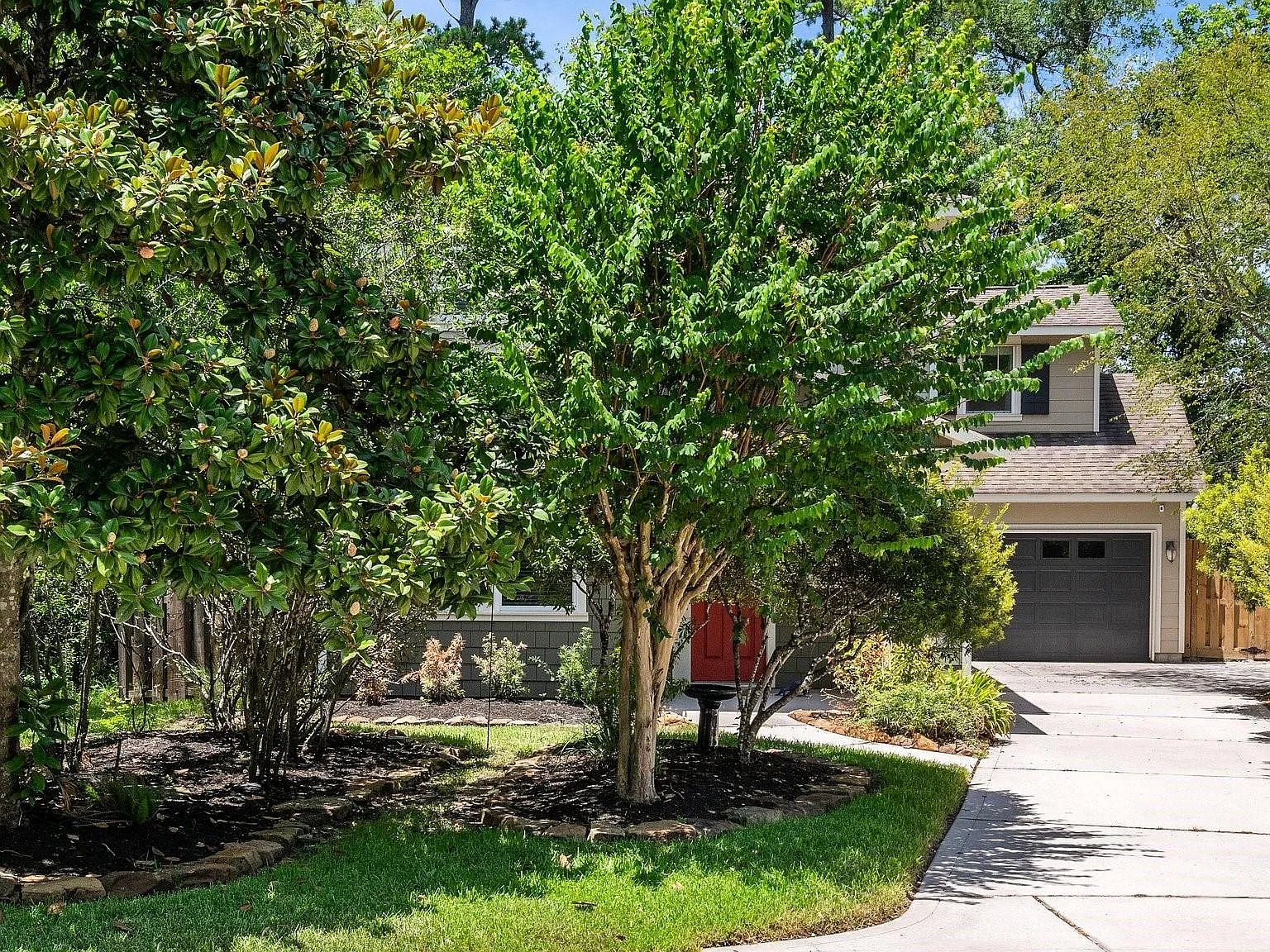 4 bed, 2.5 bath, 2482 sqft, $3,700 — Photo 3