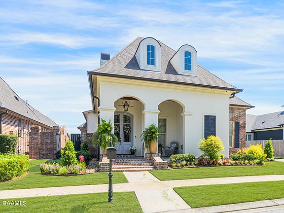 3rd image of 214 Gleneagles Cir