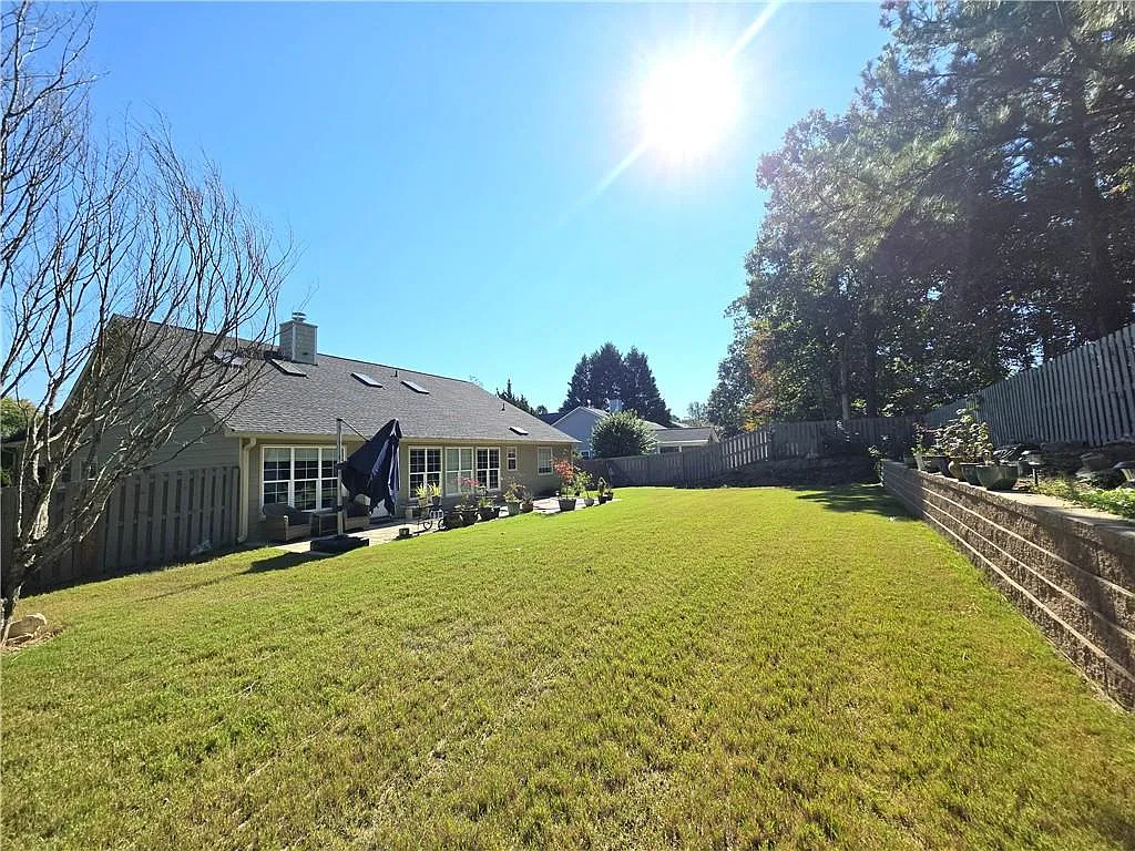 4 bed, 3.0 bath, 2622 sqft, $2,700 — Photo 3