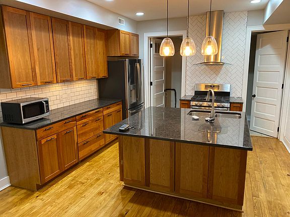 3rd image of 2356 Park Ave Unit 111
