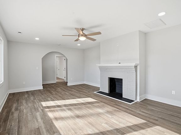 4th image of 112 E Parker Rd