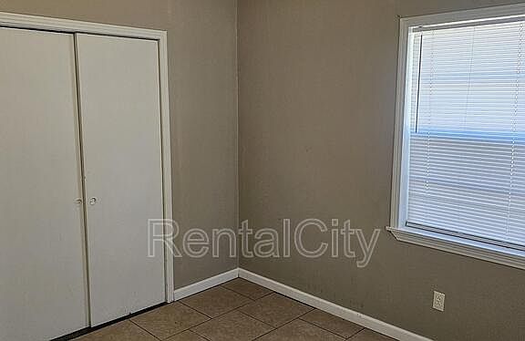 5th image of 46 Frankie Dr Unit A