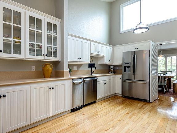 4th image of 29 Pinehurst Ln