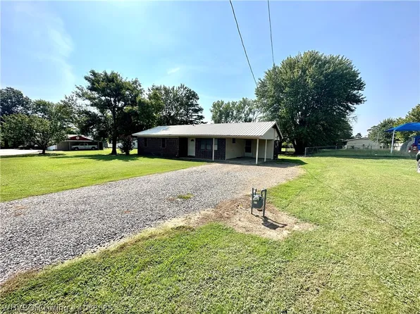 104 E Pryor Ave, Pocola, OK 74902