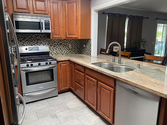 4th image of 1466 Palomar Dr