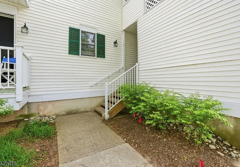 130 Smithfield Ct — Photo 25