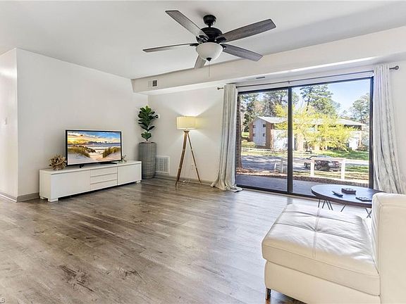 4th image of 1110 Schaub Dr APT B