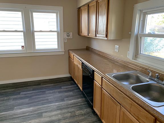 2nd image of 13719 S Parkway Dr