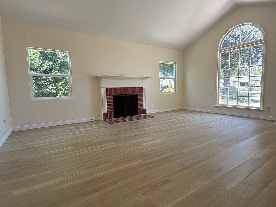 1st image of 84 W Lemon Ave