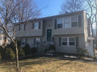 233 Root Ave, Central Islip, NY 11722