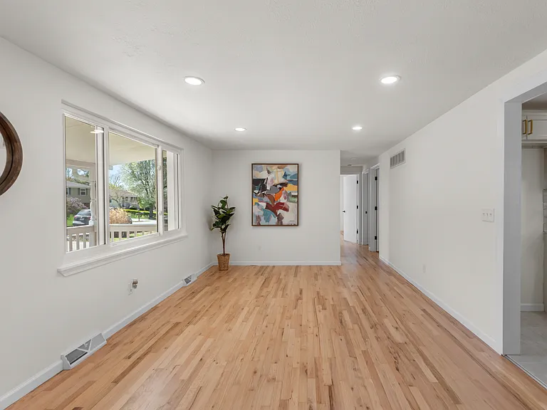 28 Misty Springs Cir — Photo 2