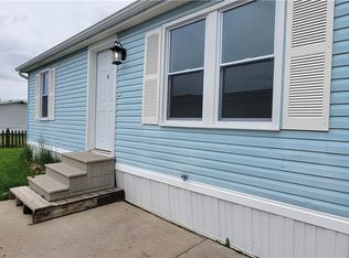 641 Birchwood Dr, Lockport, NY 14094