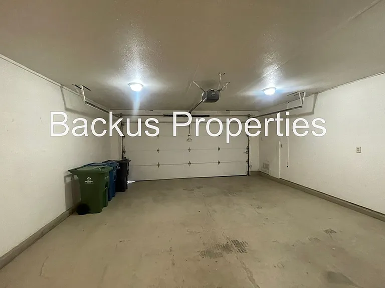 525 Victor St — Photo 15