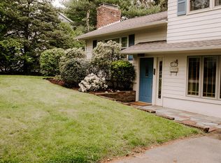 12 Duffield Rd, Bristol, RI 02809