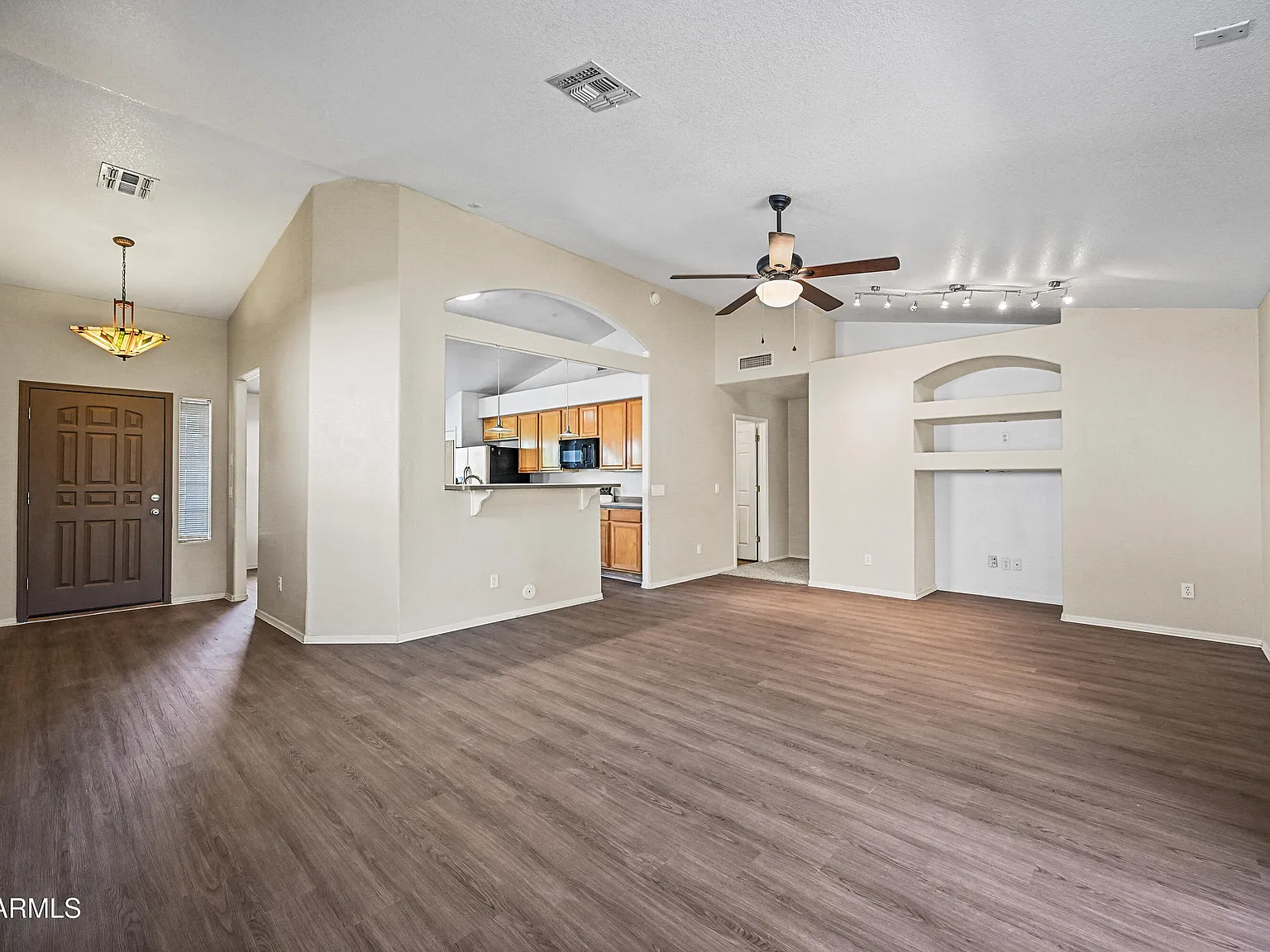 3 bed, 2.0 bath, 1549 sqft, $2,095 — Photo 1
