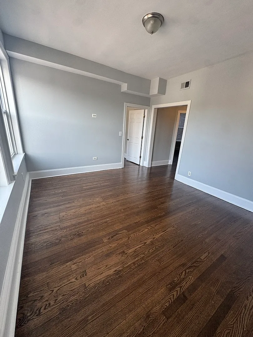 3 bed, 1200 sqft, $2,600 — Photo 2