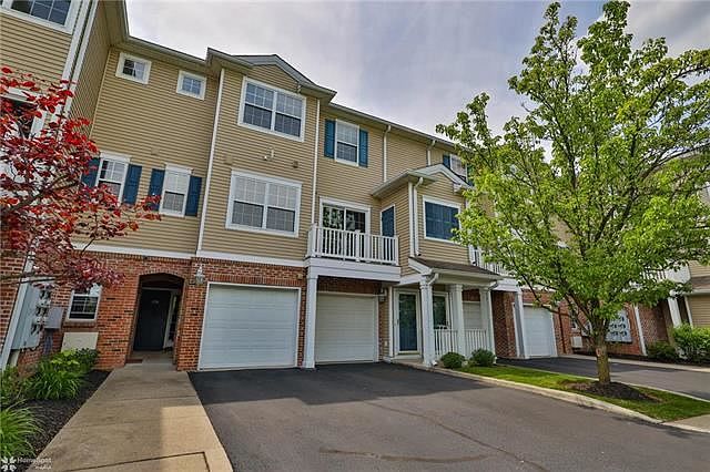 1st image of 882 Nittany Ct