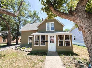 605 SW 2nd St, Madison, SD 57042