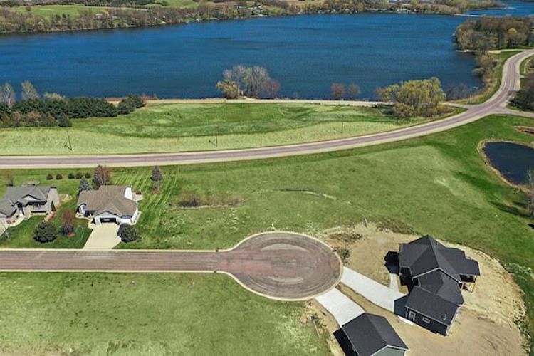 2nd image of 7 Lynae Cir