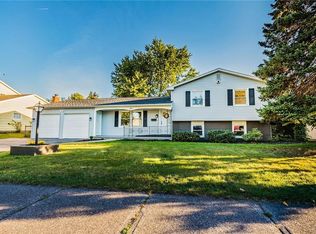 25 Greenside Ln, Rochester, NY 14617