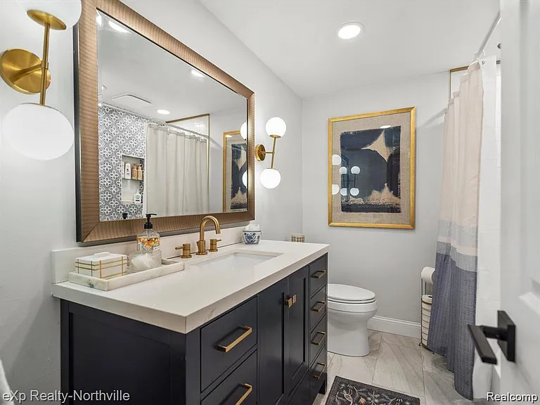 38205 Connaught Dr — Photo 30