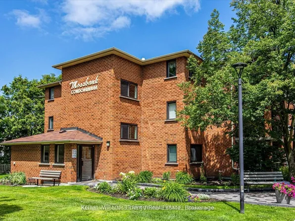 219 Main St N #304, Uxbridge, ON L9P 1C4