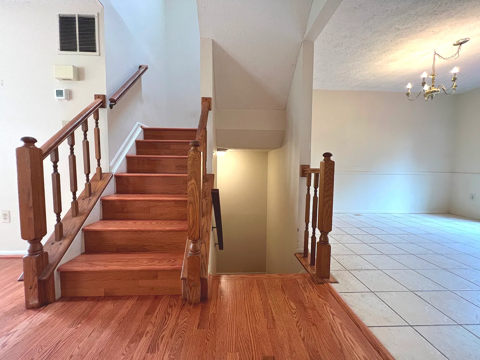3 bed, 2.5 bath, 1320 sqft, $2,800 — Photo 3