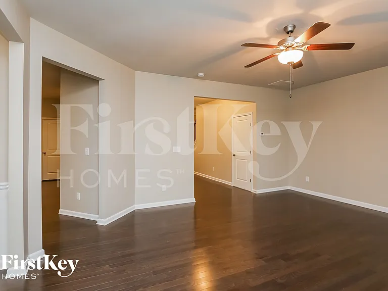 2119 Charcoal Ives Rd — Photo 3