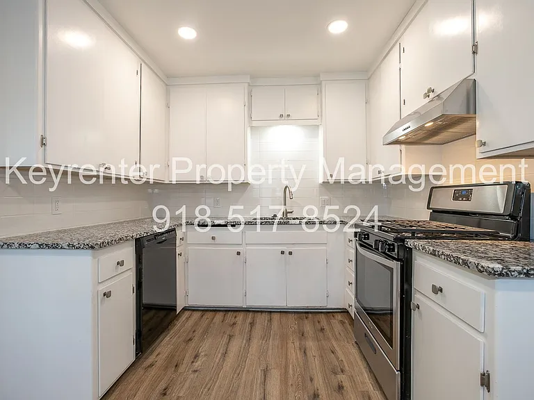 1502 N Columbia Ave — Photo 16