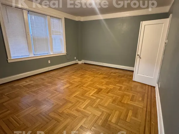 166 Jewett Avenue image 4 of 7